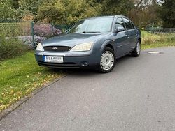 Grau Gebraucht 2001 Ford Mondeo Limousine | 1.600 € (Fairer Preis)