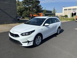 Weiss Gebraucht 2024 Kia Ceed Kleinwagen | 20.270 € (Guter Preis)