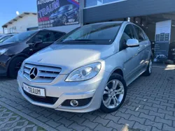 Blau Gebraucht 2011 Mercedes B180 Van / Kleinbus | 5.799 € (Fairer Preis)