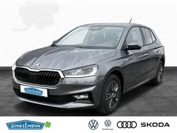 Blau (raceblau metallic) Neu 2024 Skoda Fabia Drive Limousine | 23.980 €