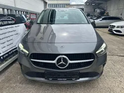 Grau Gebraucht 2023 Mercedes B180 Progressive Van / Kleinbus | 20.999 € (Fairer Preis)