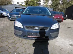 Blau Gebraucht 2005 Ford Focus Trend Limousine | 650 € (Superpreis)