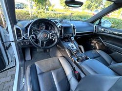 Weiß Gebraucht 2017 Porsche Cayenne SUV | 42.500 € (Teuer)