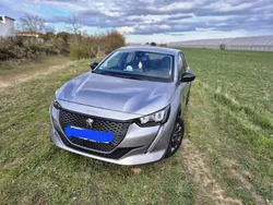 Grau Gebraucht 2022 Peugeot e-208 Active Kleinwagen | 17.999 € (Fairer Preis)