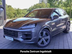 Grau Neu 2025 Porsche Cayenne SUV | 145.922 € (Teuer)