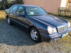 Blau Gebraucht 1999 Mercedes E280 Elegance Limousine | 2.150 € (Superpreis)