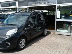 Schwarz Gebraucht 2017 Fiat Qubo Trekking Van / Kleinbus | 5.200 € (Teuer)