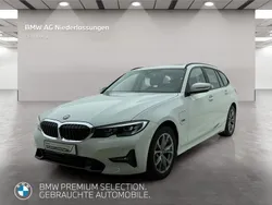 Weiß Gebraucht 2022 BMW 320e Sport Line Kombi | 28.207 € (Fairer Preis)