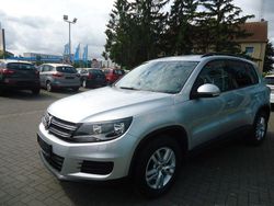 Silber Gebraucht 2015 VW Tiguan Trendline SUV | 12.999 € (Etwas zu teuer)