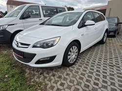 Weiß Gebraucht 2014 Opel Astra Selection Kombi | 11.499 €