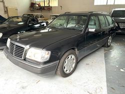 Schwarz Gebraucht 1993 Mercedes E220 Kombi | 5.950 €