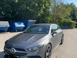 Grau Gebraucht 2020 Mercedes CLA200 AMG line Coupé | 28.490 € (Etwas zu teuer)