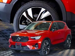 Fusion red Gebraucht 2023 Volvo XC40 Plus SUV | 30.999 € (Superpreis)