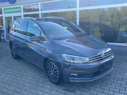 Grau Gebraucht 2021 VW Touran Highline Van / Kleinbus | 26.990 € (Guter Preis)