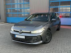 Grau Gebraucht 2025 VW Passat Elegance Kombi | 37.500 € (Guter Preis)