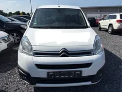 Weiß Gebraucht 2017 Citroën Berlingo Feel Van / Kleinbus | 5.450 € (Guter Preis)