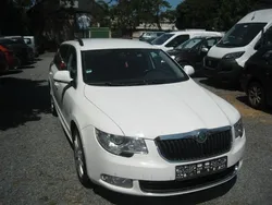 Weiß Gebraucht 2012 Skoda Superb Elegance Kombi | 8.990 € (Fairer Preis)