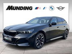 Black sapphire Gebraucht 2024 BMW 520 M Sport Kombi | 65.995 € (Fairer Preis)