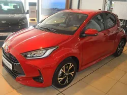 Kaminarotmetallic Neu 2025 Toyota Yaris Hybrid Comfort Kleinwagen | 25.500 € (Fairer Preis)