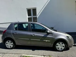 Grau Gebraucht 2012 Renault Clio IV Limousine | 3.500 €