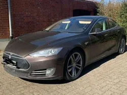 Braun Gebraucht 2015 Tesla Model S Limousine | 28.999 €