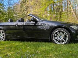 Schwarz Gebraucht 2011 BMW 318 Cabriolet Performance Cabrio | 13.999 € (Fairer Preis)