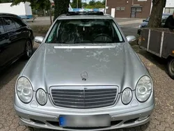 Grau Gebraucht 2004 Mercedes E200 Limousine | 4.900 € (Fairer Preis)