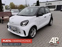 Weiß Gebraucht 2021 Smart ForFour Electric Drive Kleinwagen | 13.490 €