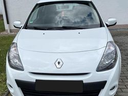 Weiß Gebraucht 2010 Renault Clio III Limousine | 3.000 €