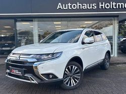 Weiß Gebraucht 2020 Mitsubishi Outlander Diamant Edition SUV | 21.450 € (Fairer Preis)