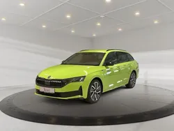 Grün Gebraucht 2024 Skoda Octavia SportLine Kombi | 38.900 € (Etwas zu teuer)