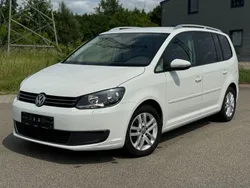 Weiß Gebraucht 2015 VW Touran Comfortline Van / Kleinbus | 7.990 € (Fairer Preis)