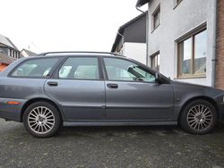 Grau Gebraucht 2004 Volvo V40 Kombi | 500 € (Fairer Preis)