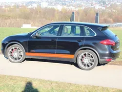 Tiefschwarzmetallic Gebraucht 2010 Porsche Cayenne SUV | 18.958 € (Etwas zu teuer)