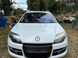 Weiß Gebraucht 2013 Renault Laguna III Bose Edition Kombi | 3.000 € (Etwas zu teuer)