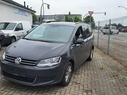 Grau Gebraucht 2017 VW Sharan Comfortline Van / Kleinbus | 8.990 €