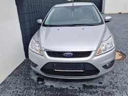 Grau Gebraucht 2009 Ford Focus Limousine | 3.200 €