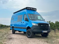 Blau Gebraucht 2024 Mercedes Sprinter Van | 137.000 €