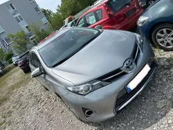 New medium silver Gebraucht 2013 Toyota Auris Hybrid Life+ Kombi | 7.599 € (Superpreis)