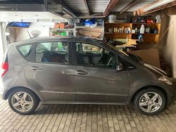 Grau Gebraucht 2010 Mercedes A180 Avantgarde Van / Kleinbus | 5.900 € (Fairer Preis)