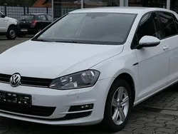 Weiß Gebraucht 2015 VW Golf VII LOUNGE Limousine | 12.990 € (Fairer Preis)