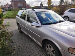 Silber Gebraucht 2004 Opel Vectra Kombi | 1.600 €