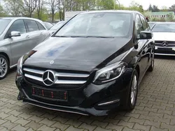 Schwarz Gebraucht 2017 Mercedes B180 Style Van / Kleinbus | 13.990 € (Fairer Preis)