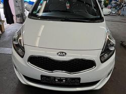 Weiß Gebraucht 2015 Kia Carens Van / Kleinbus | 16.999 €