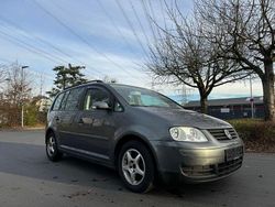 Grau Gebraucht 2006 VW Touran Trendline Van / Kleinbus | 2.490 € (Etwas zu teuer)