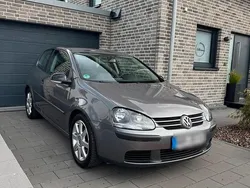 Grau Gebraucht 2004 VW Golf V Limousine | 4.000 € (Teuer)