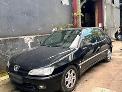 Schwarz Gebraucht 1999 Peugeot 306 Kleinwagen | 500 €