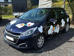 Blau Gebraucht 2018 Peugeot 208 Active Kleinwagen | 8.900 € (Etwas zu teuer)