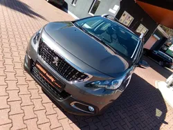 Grau Gebraucht 2018 Peugeot 2008 Active SUV | 11.711 € (Fairer Preis)
