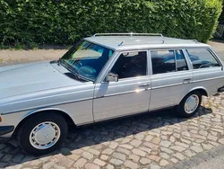 Silber Gebraucht 1984 Mercedes E280 Kombi | 15.000 €